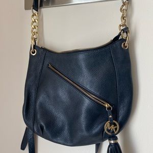 Michael Kohrs crossbody bag with gold chain detail